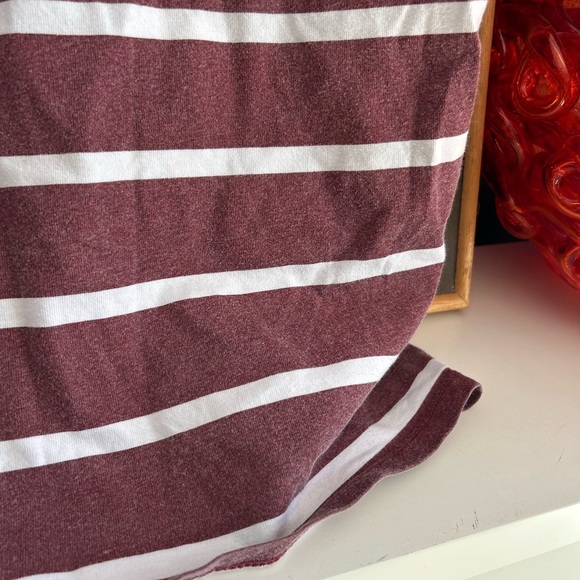 Vintage Guess LA burgundy and white Striped T-shirt - Picture 13 of 16